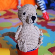Doudou loutre marron clair avec grelot crocheté main