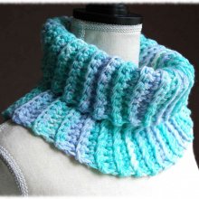 snood adulte bleu ciel vert et blanc en laine acrylique