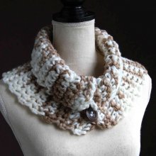Snood adulte laine acrylique marron blanc 3 boutons bois