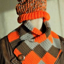 Ensemble bonnet et écharpe pour enfant en laine orange, grise et marron