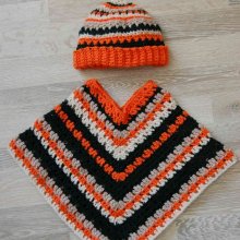 Ensemble Bonnet et Poncho orange vert sapin et beige