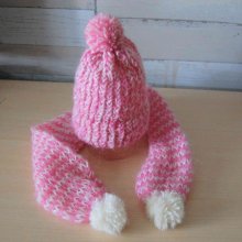 Ensemble bonnet et écharpe rose et blanc en mohair acrylique