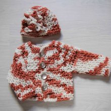 Ensemble bonnet et gilet pour enfant d'environ 12 mois