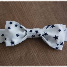 Noeud papillon pour enfant en coton blanc et étoiles bleues marines