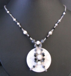 Fidji donut&bead necklace pattern