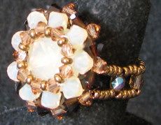 Sand Mocca Tinos bead ring pattern