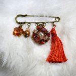 Broche Andros Hyacinth à Pompon Paprika