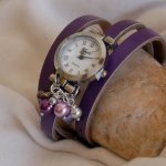 Montre cuir Violet cascade de perles nacrées à personnalisation
