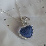 Pendentif  Coeur pierre de lave bleu diffuseur sur chaîne argentée