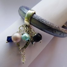 Bracelet cuir Regaliz bleu breloques et perles