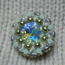 Broche en perles Europa Olivier