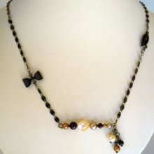 Collier barre de perles nacrées