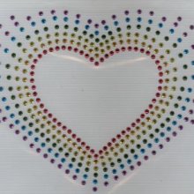 Coeur multicolore en strass