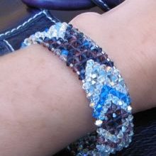 Violet Swarovski crystal armband pattern