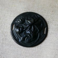 Médaillon nénuphar en relief métal noir attaches de côté 