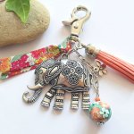 Bijou de sac avec grand pendentif éléphant argenté vieilli perle et ruban assortis pour modèle unique