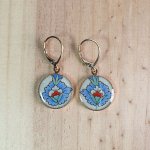 Boucles d'oreille fleur orientale bleue