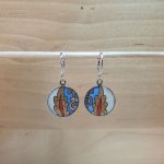 Boucles d'oreille pendantes enluminées bleu/doré/rouge