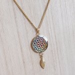 Collier pendentif fleur de vie et feuille or