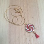 Collier pendentif enluminure spirale rouge et or