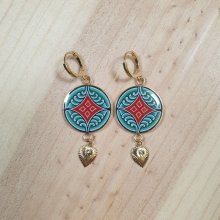 Boucles d'oreille pendantes enluminées motif végétal médiéval
