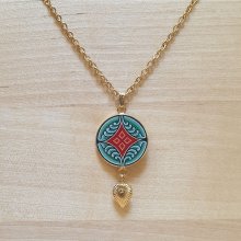 Collier pendentif enluminé motif végétal médiéval