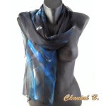 Foulard écharpe mousseline de soie turquoise argent et noir sur fond noir