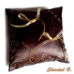 coussin d'alliances chocolat arabesques et cristaux dorés