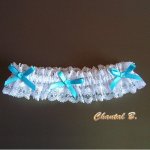 jarretière mariage blanche et bleu dentelle blanche et strass noeuds satin bleu Céleste vintage romantique