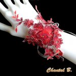 Bracelet dentelle rouge glamour et strass manchette de mariage