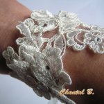 Bracelet dentelle ivoire et strass manchette de mariage