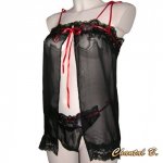 Lingerie Saint Valentin ensemble déshabillé noir soie papillon rouge Alix