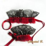 Bracelets manchettes rouge fantaisie dentelle noire et argent fourrure rouge