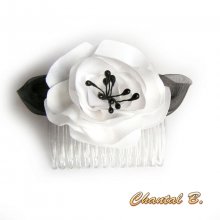Peigne à cheveux mariage fleur de satin blanc et noir baroque
