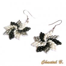 boucles d'oreilles originales perles de verre blanches noires et argent