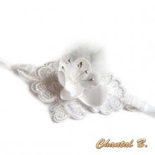 Bracelet dentelle et fleur de satin blanc manchette de mariage