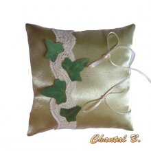 PROMOTION - ENSEMBLE coussin d'alliances mariage satin et dentelle nature LIERRE et jarretière