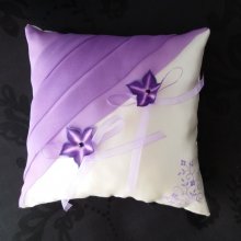 coussin d'alliances ivoire fleurs et mousseline de soie parme