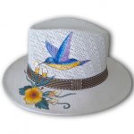 Un joli chapeau Fedora en paille tressée enduite pour une meilleure protection