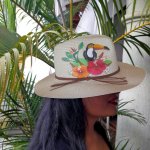 Un joli chapeau style Panama en paille enduite pour une meilleure protection