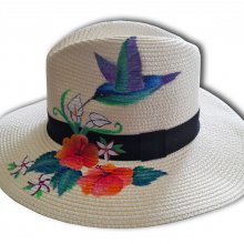 Un joli chapeau style Panama en paille enduite pour une meilleure protection