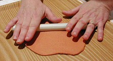 fabriquer tuile en pâte à sel