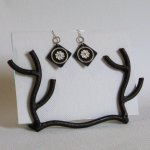 Boucles d'oreille pour Femme en Ardoise et Fleur Blanche, Création Unique