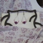 Boucles d'oreille type créole en perles rose et violette, création fait main