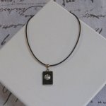 Pendentif Collier Métal Argenté et Ardoise sur Silicone Noir, Création Unique
