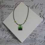 Collier Pendentif  Vert et  Noir sur Silicone et Perles, Création Artisanale Unique