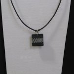 Pendentif Collier en Ardoise et Feuille Métallique Argent, Pièce Unique