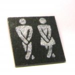 Plaque de Porte Humoristique pour les Toilettes réalisée en Ardoise Emaillée Argent, a Poser sans Trou, Création Artisanale