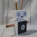 Porte Crayons Robot en Bois et Ardoise, Création Unique et originale
