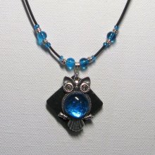 collier pendentif grosse chouette turquoise sur silicone et perles